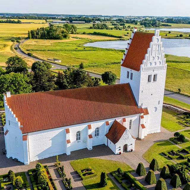 Dronebilleder af Fanefjord Kirke